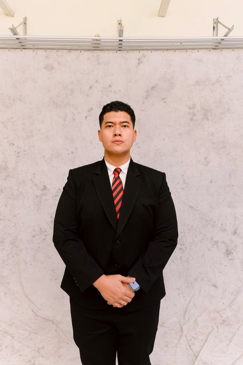 Formal portrait of drg. Endo Sadewa, Sp.KG
