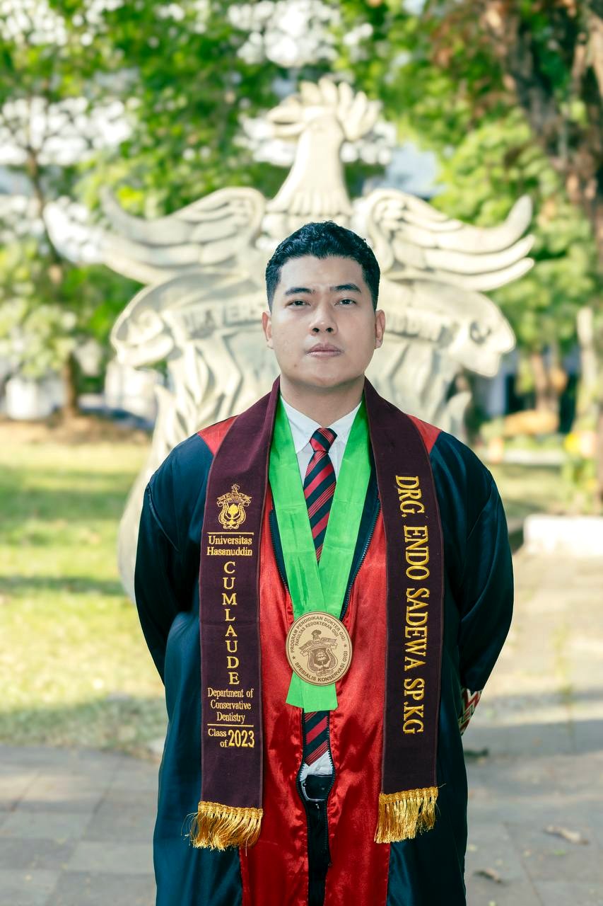 drg. Endo Sadewa, Sp.KG in cum laude graduation regalia